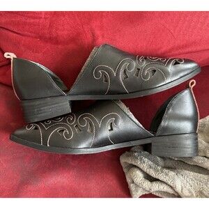 Lori Goldstein Black Leather Cutout Flats Size 9M EU 40 – Brand New